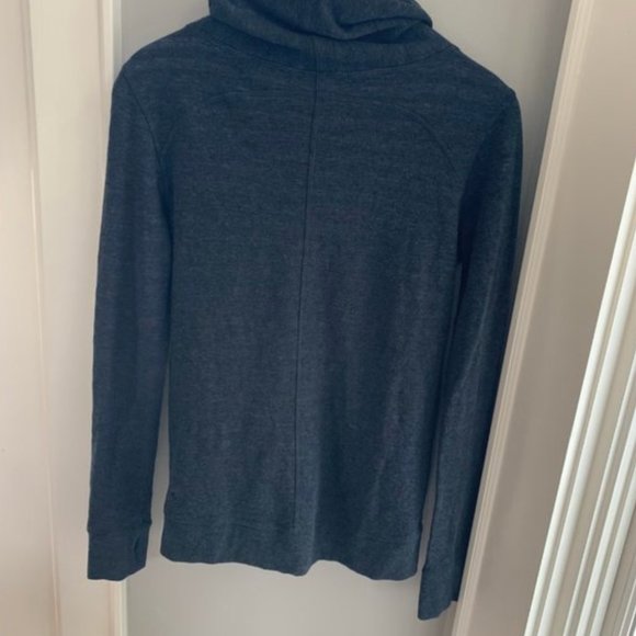 Lululemon In A Cinch Long Sleeve Tee - Picture 8 of 8